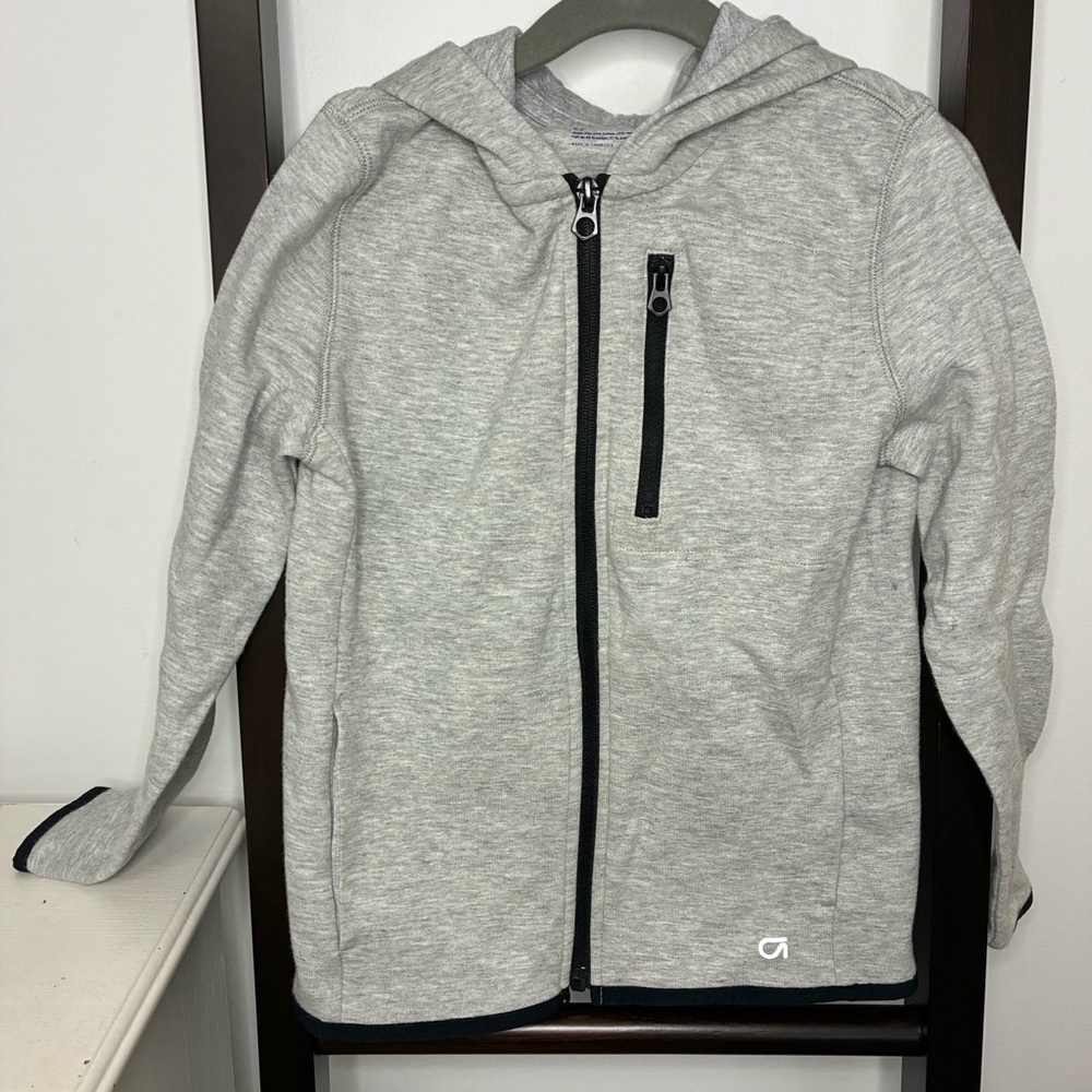 Gray Kids Hoodie. From the GAP. Size small (age 6 ish) EUC. Athletic collection